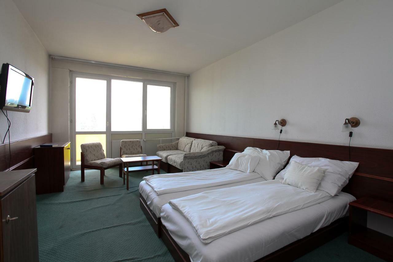 Aranypart Hotel Шіофок Екстер'єр фото