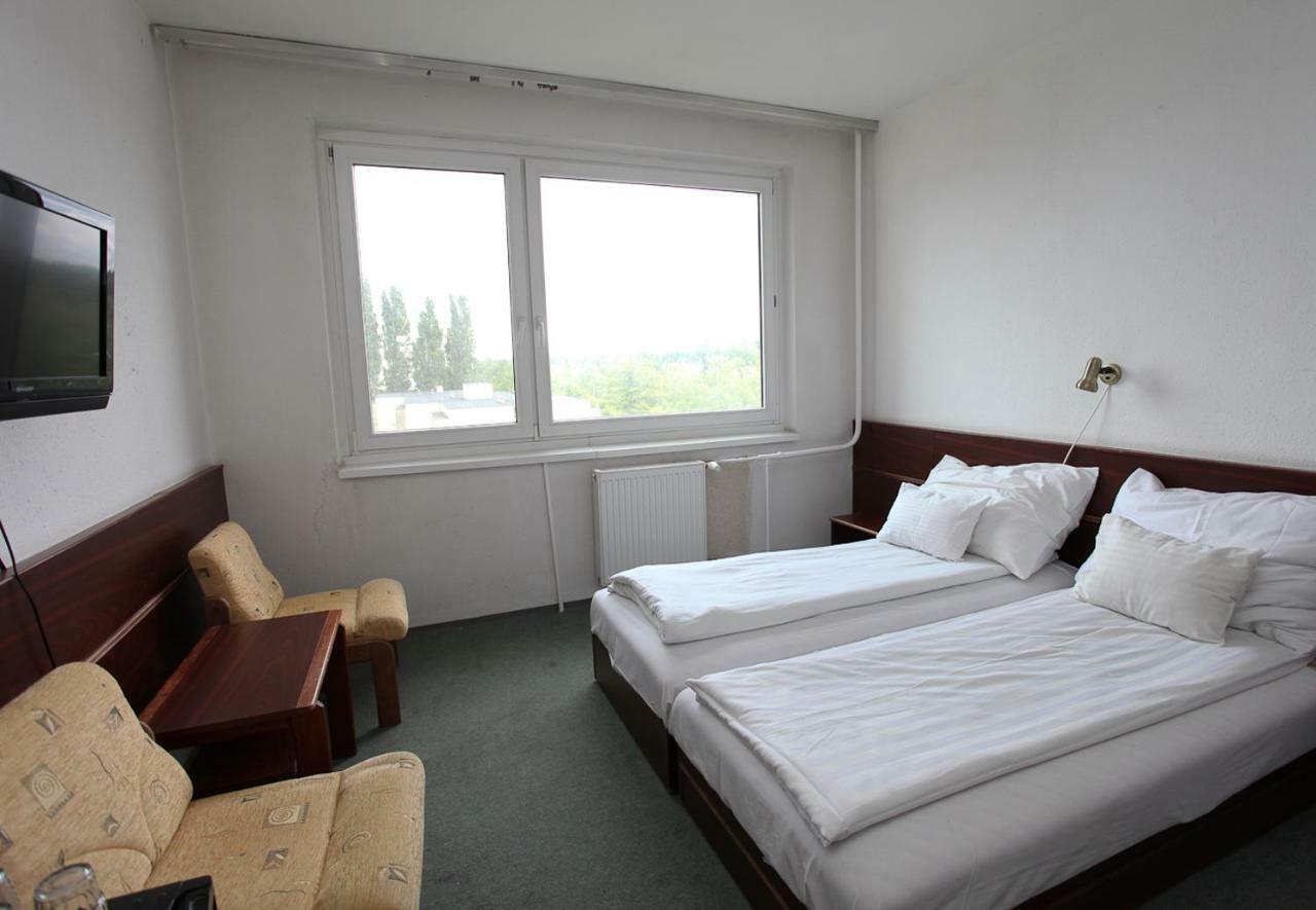 Aranypart Hotel Шіофок Екстер'єр фото
