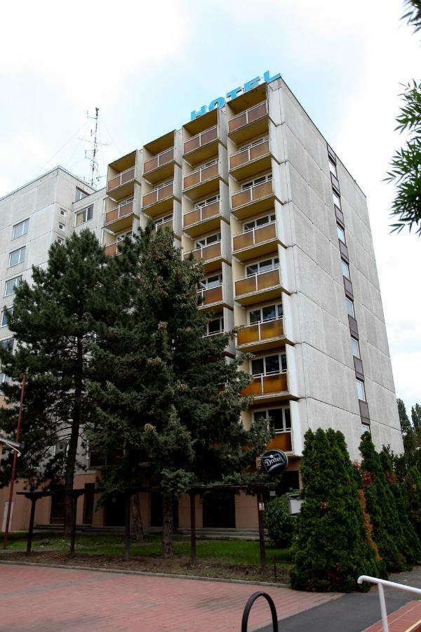 Aranypart Hotel Шіофок Екстер'єр фото