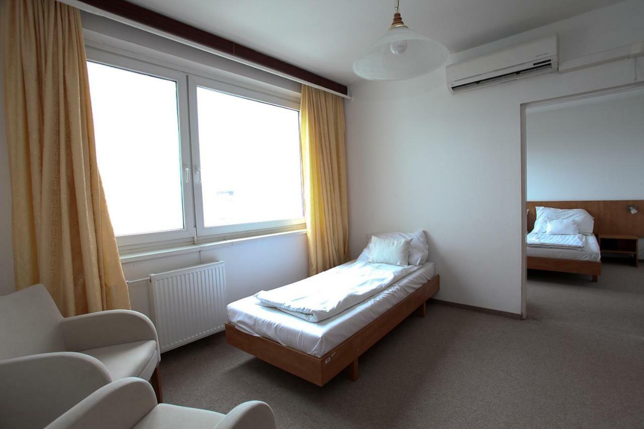 Aranypart Hotel Шіофок Екстер'єр фото