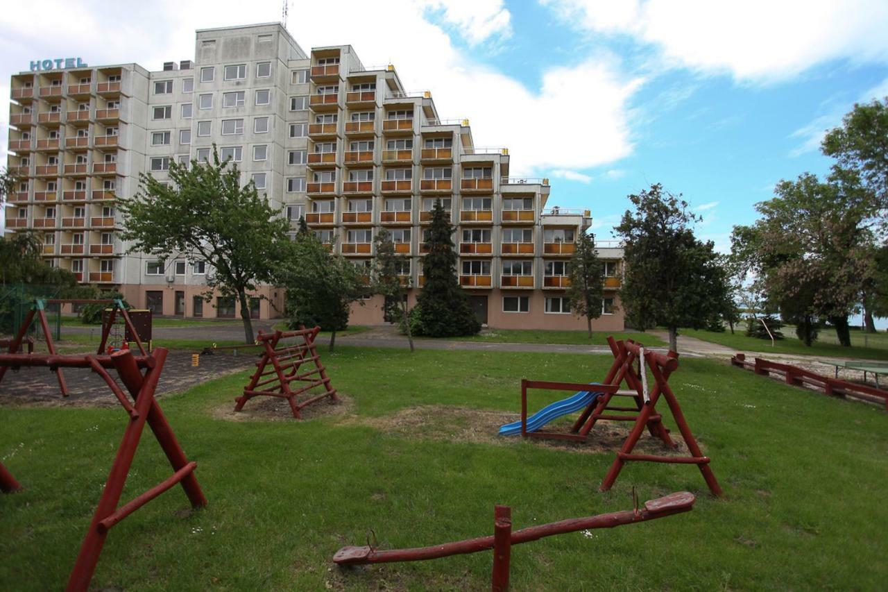 Aranypart Hotel Шіофок Екстер'єр фото