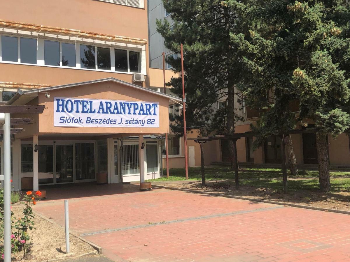 Aranypart Hotel Шіофок Екстер'єр фото