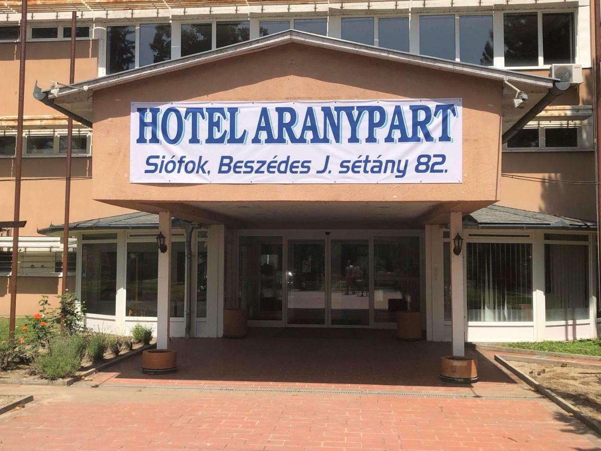 Aranypart Hotel Шіофок Екстер'єр фото