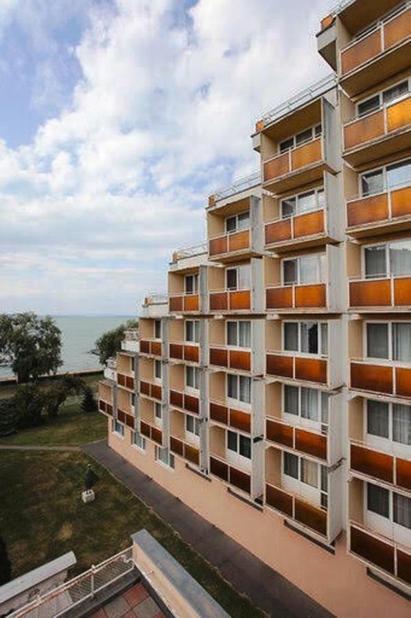Aranypart Hotel Шіофок Екстер'єр фото