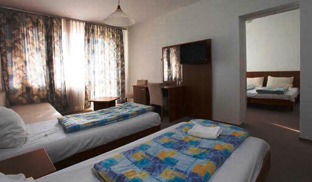 Aranypart Hotel Шіофок Екстер'єр фото