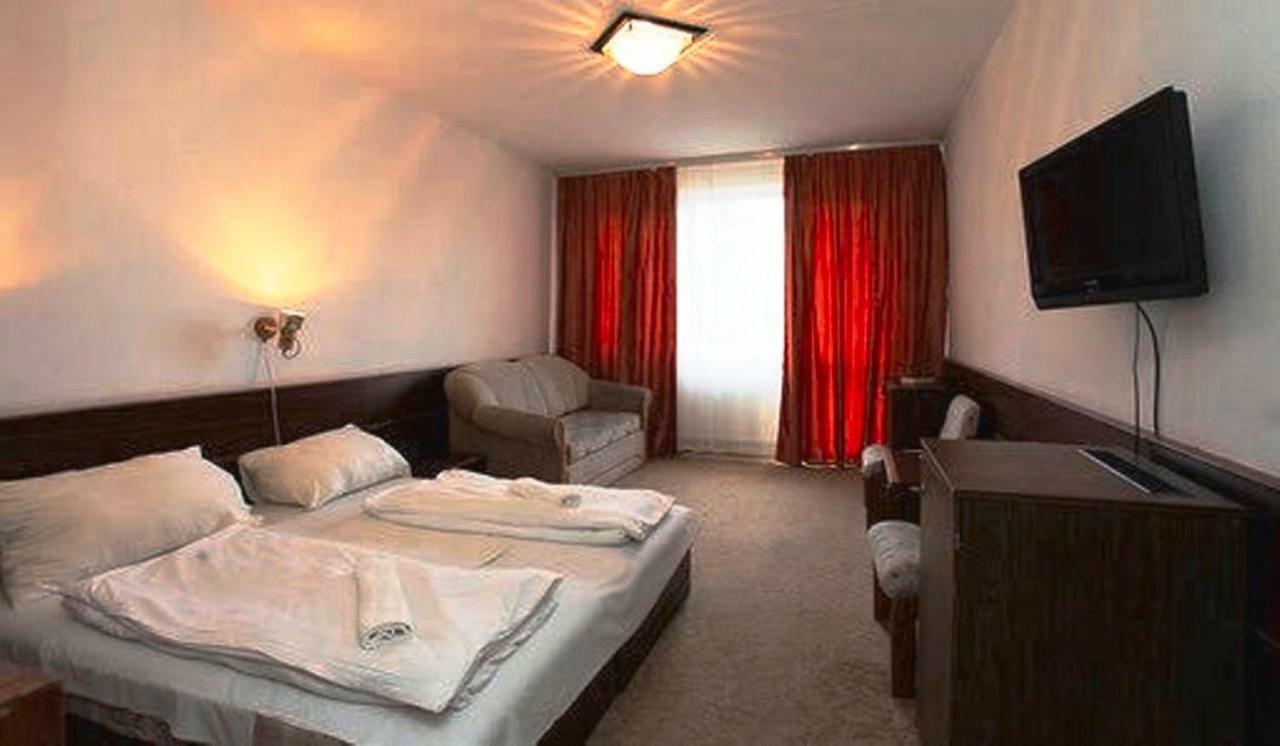 Aranypart Hotel Шіофок Екстер'єр фото
