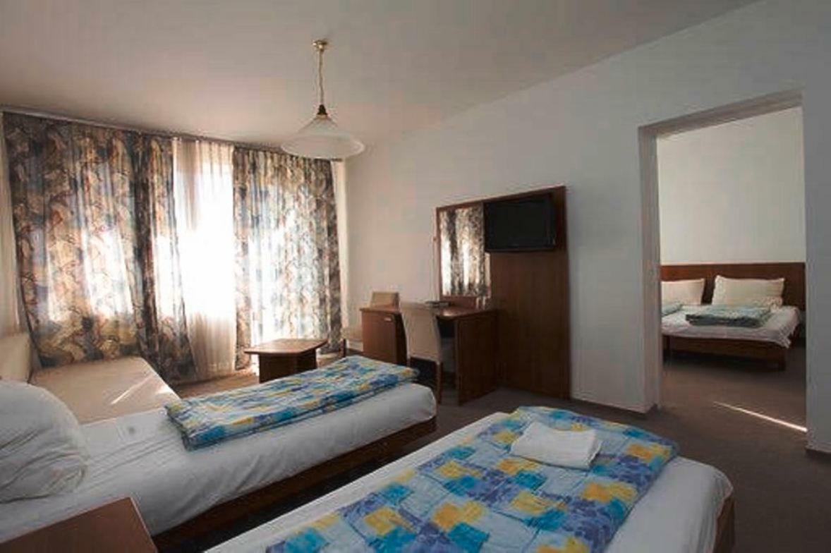 Aranypart Hotel Шіофок Екстер'єр фото