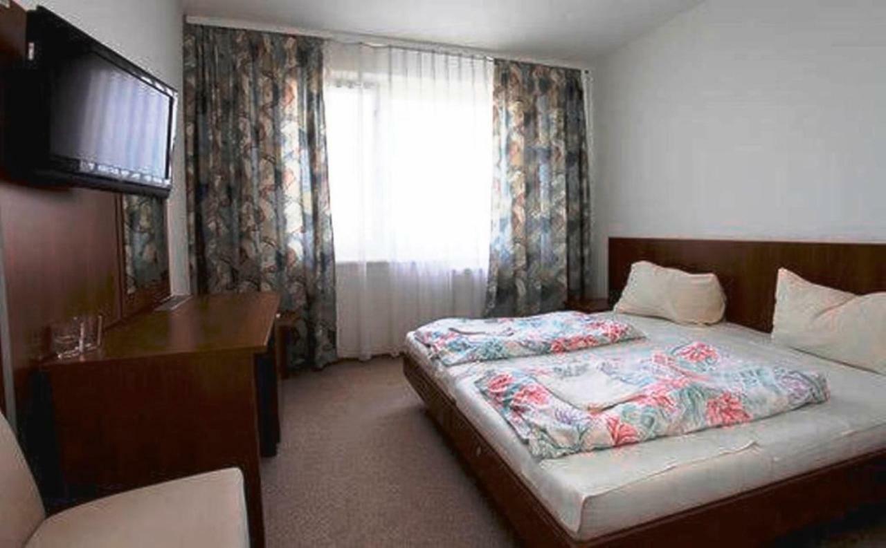 Aranypart Hotel Шіофок Екстер'єр фото